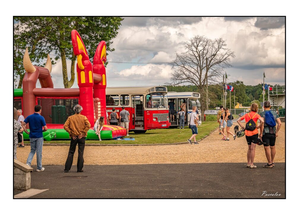 Autobus au Rambouillet Vintage Festival