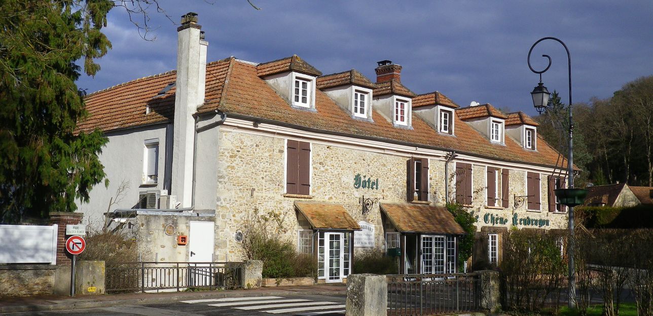 Dans le rétroviseur, la 201e.